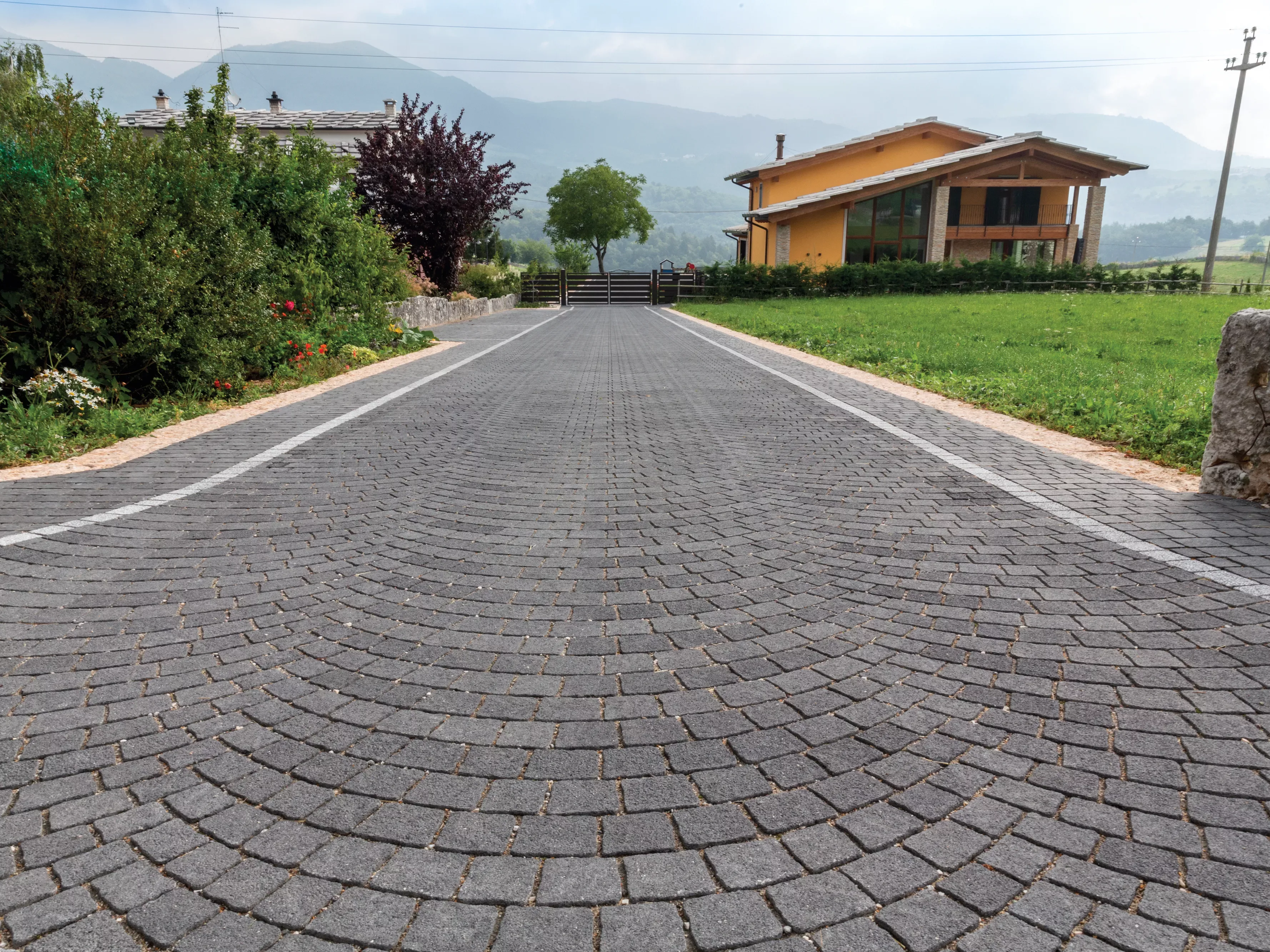 VIA DEL CENTRO TRACHITE GRIGIA