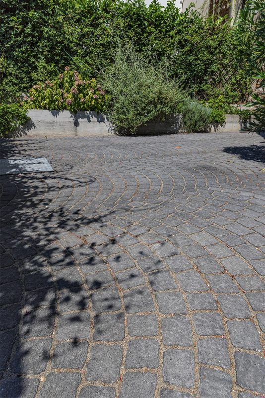 Via del Centro | Trachite Nera